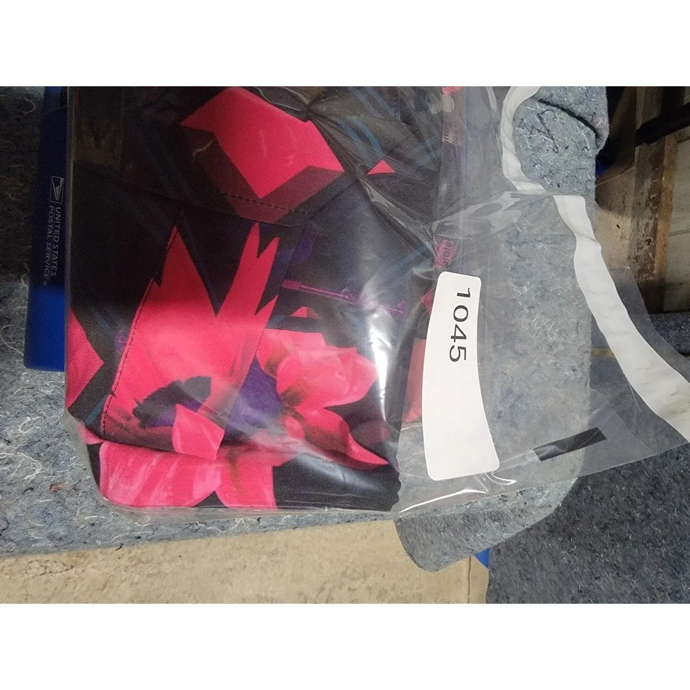 Retro Rifle Pink/Blue/Black Short Sleeve Button Down‎ Shirt Size M